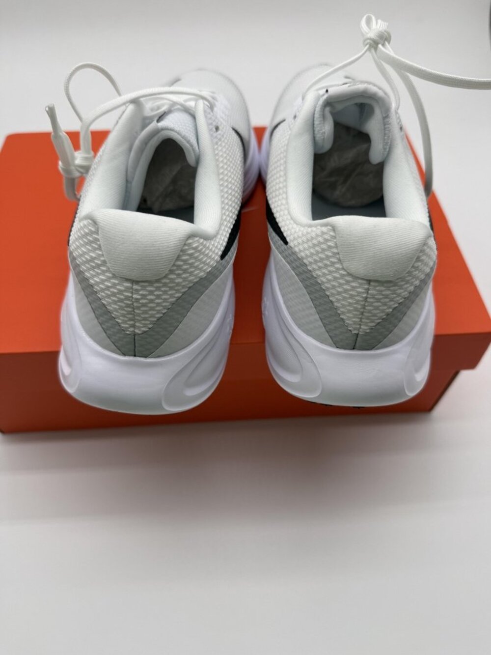 New Nike Revolution 8 Shoes Mens Size 10.5 White Platinum Running HJ9198 101 - Picture 7 of 9